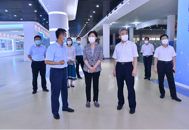 濟(jì)寧市政協(xié)主席、黨組書記霍媛媛到新風(fēng)光公司調(diào)研